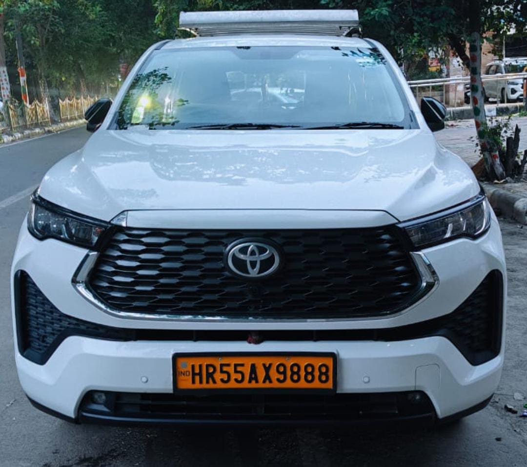 Innova Hycross (6+1)